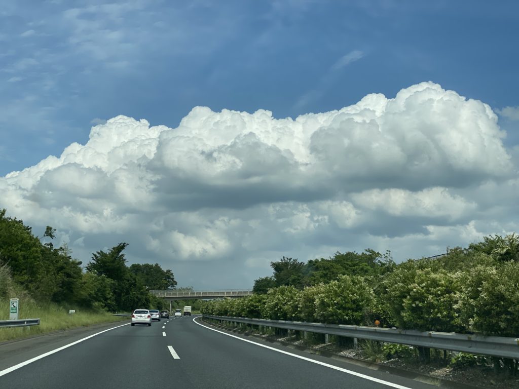 夏のような雲ですね