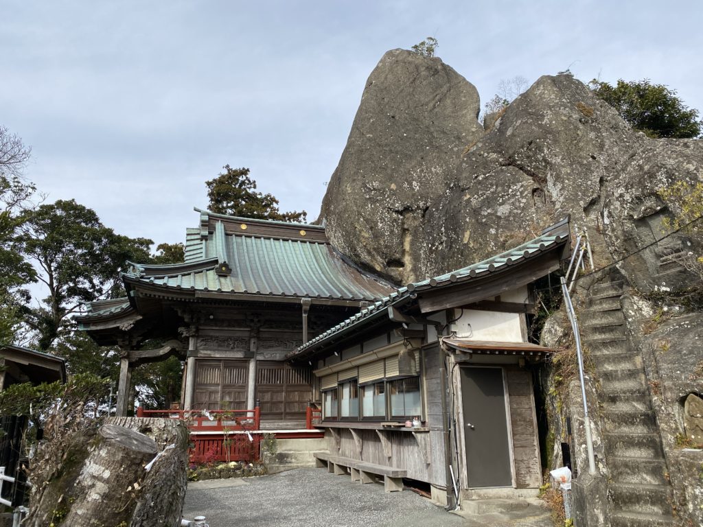 初詣（三密を避けてそぉーっと参拝）